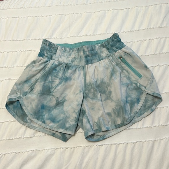lululemon athletica Pants - Lululemon track that short size 4 diamond dye blue/turquoise color